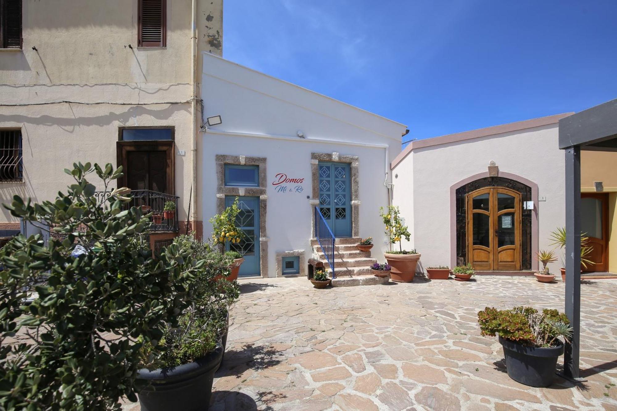 B&B Domos Mi & Ro Castelsardo Ngoại thất bức ảnh